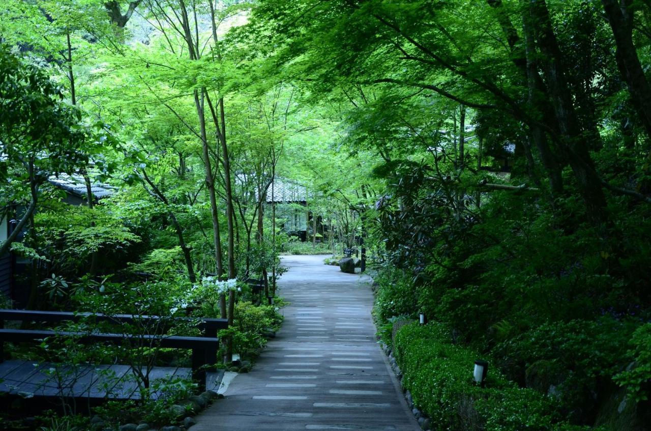 Hotel Kurokawa Onsen Oku No Yu Minamioguni Exterior foto