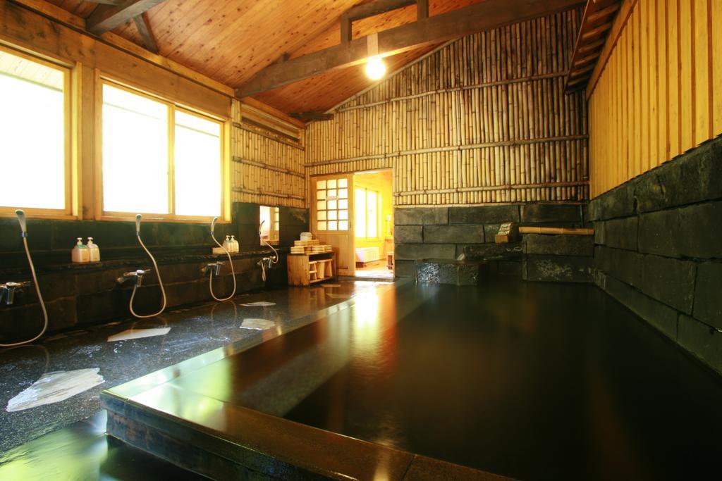 Hotel Kurokawa Onsen Oku No Yu Minamioguni Exterior foto