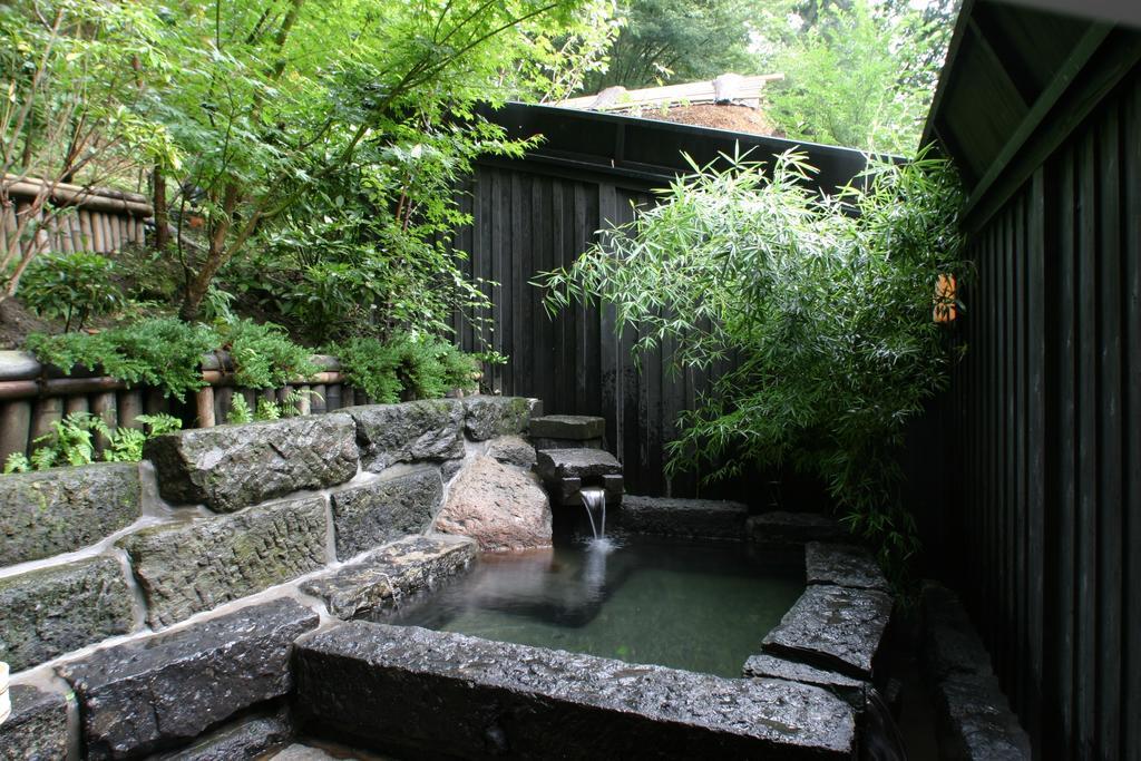 Hotel Kurokawa Onsen Oku No Yu Minamioguni Exterior foto