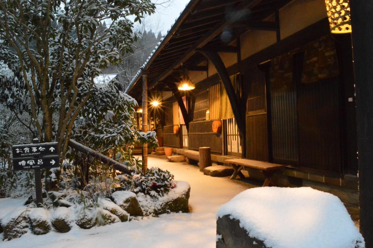 Hotel Kurokawa Onsen Oku No Yu Minamioguni Exterior foto