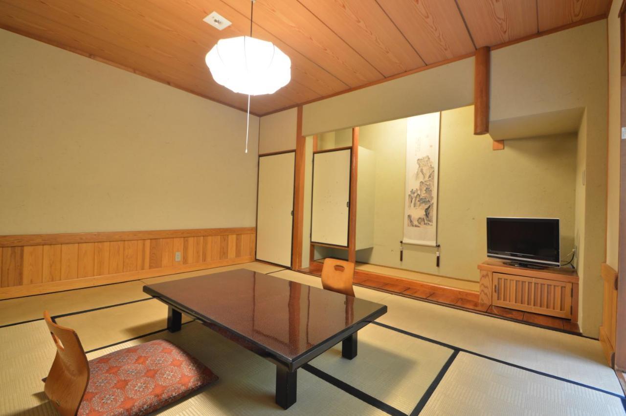 Hotel Kurokawa Onsen Oku No Yu Minamioguni Exterior foto