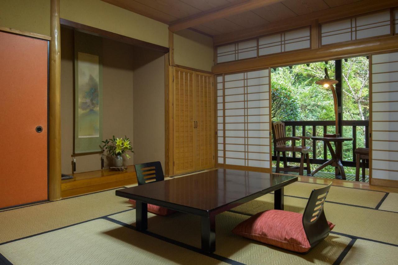 Hotel Kurokawa Onsen Oku No Yu Minamioguni Exterior foto